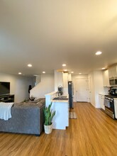 1589 NW 5th Ave in Oak Harbor, WA - Foto de edificio - Building Photo