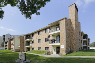 Columbia West Apartment Community