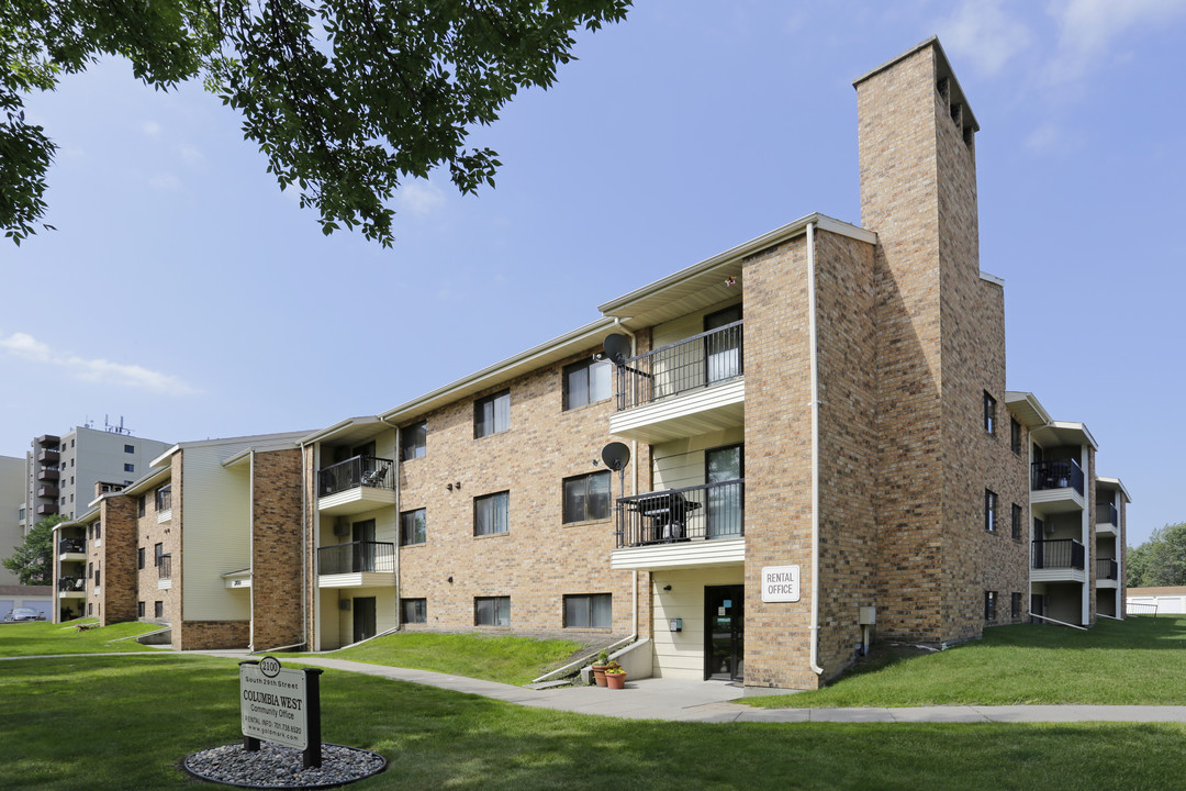 Columbia West Apartment Community in Grand Forks, ND - Building Photo