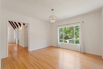 156 N Gardner St in Los Angeles, CA - Building Photo - Building Photo