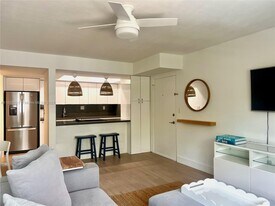 195 Sunrise Dr in Key Biscayne, FL - Building Photo
