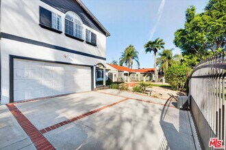 6257 Bluebell Ave in Los Angeles, CA - Building Photo - Building Photo