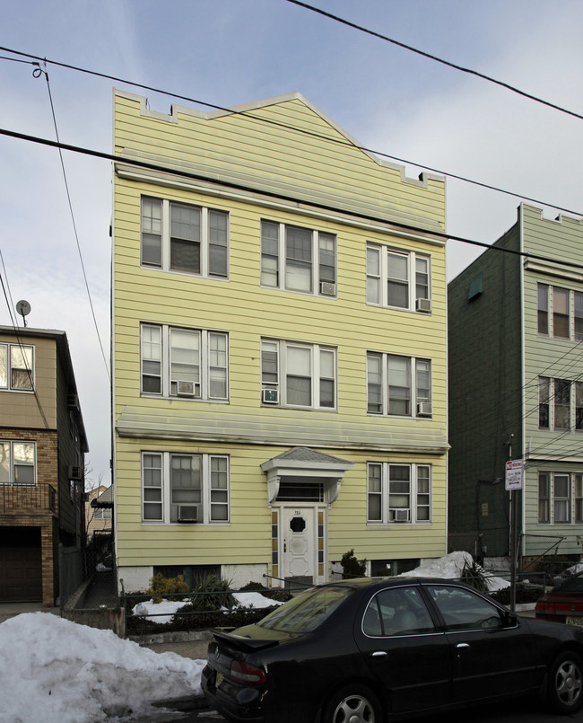 384 Ege Ave in Jersey City, NJ - Building Photo - Building Photo