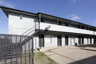 Oak Terrace Apartments in Dallas, TX - Building Photo - Building Photo