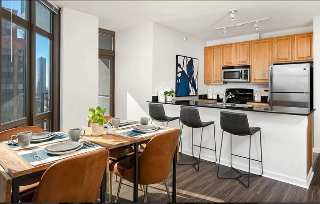 property at 352 N Desplaines St