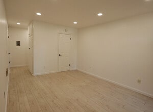 1010 W MacArthur Blvd, Unit 3 in Santa Ana, CA - Building Photo - Building Photo