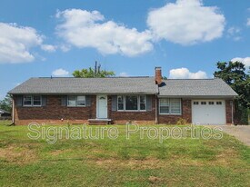 204 Mt Pleasant Blvd in Fredericksburg, VA - Building Photo