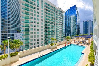 1200 Brickell Bay Dr in Miami, FL - Building Photo - Building Photo