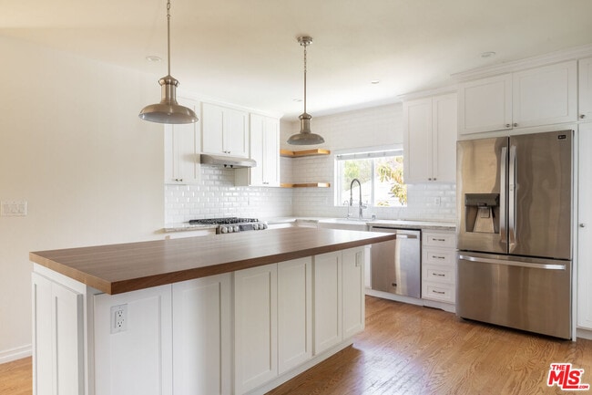 property at 1510 N Hoover St