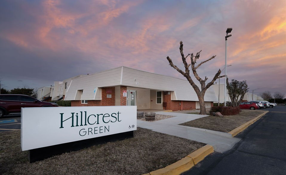 Hillcrest Green in Oklahoma City, OK - Building Photo