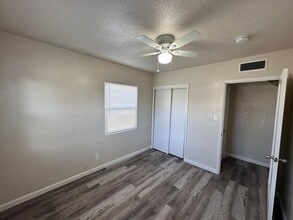 4345 E Brentwood Ave in Fresno, CA - Building Photo - Building Photo