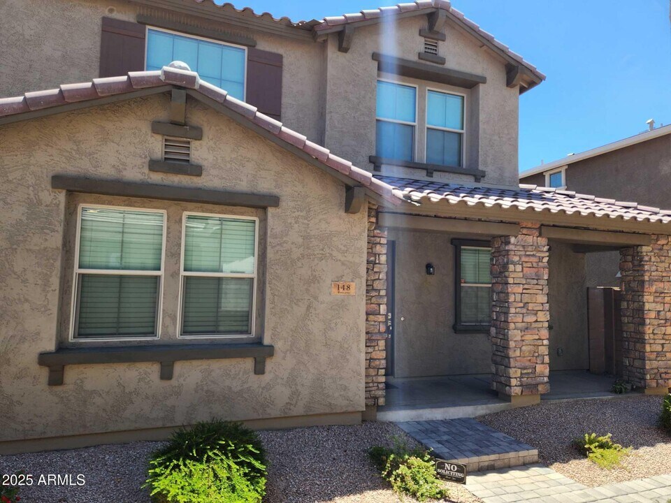 148 N 56th Pl in Mesa, AZ - Building Photo