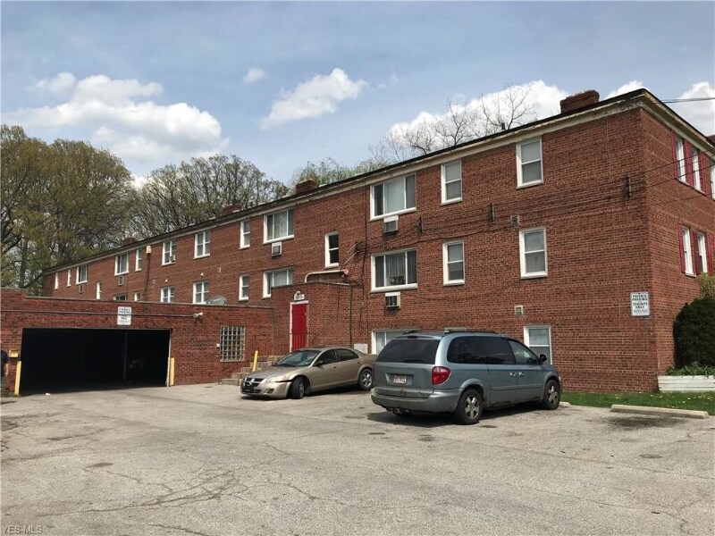 13965 Superior Rd, Unit 7B in East Cleveland, OH - Building Photo