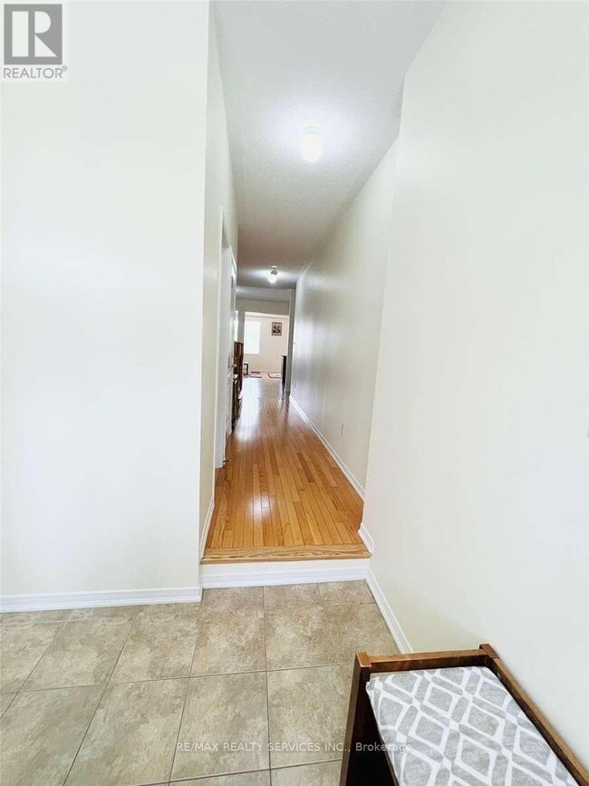 19 Sussexvale Dr in Brampton, ON - Building Photo - Building Photo