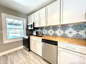525 NW 91st St in Miami, FL - Building Photo - Building Photo