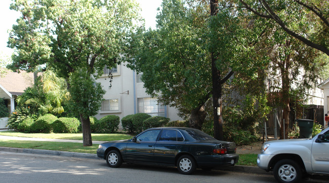 440 Mentor Ave in Pasadena, CA - Building Photo - Building Photo