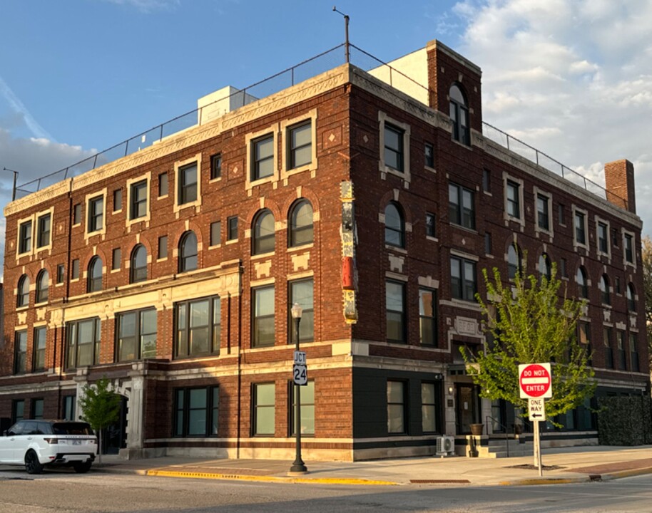 133 S 4th St in Quincy, IL - Foto de edificio