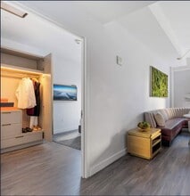 4155 Executive Dr, Unit 5 in La Jolla, CA - Building Photo - Building Photo
