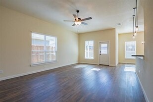 720 Blackland dr in Venus, TX - Building Photo