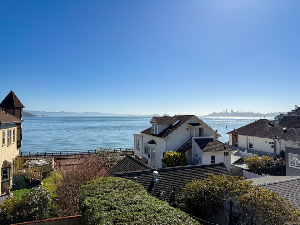 217 Richardson St in Sausalito, CA - Foto de edificio