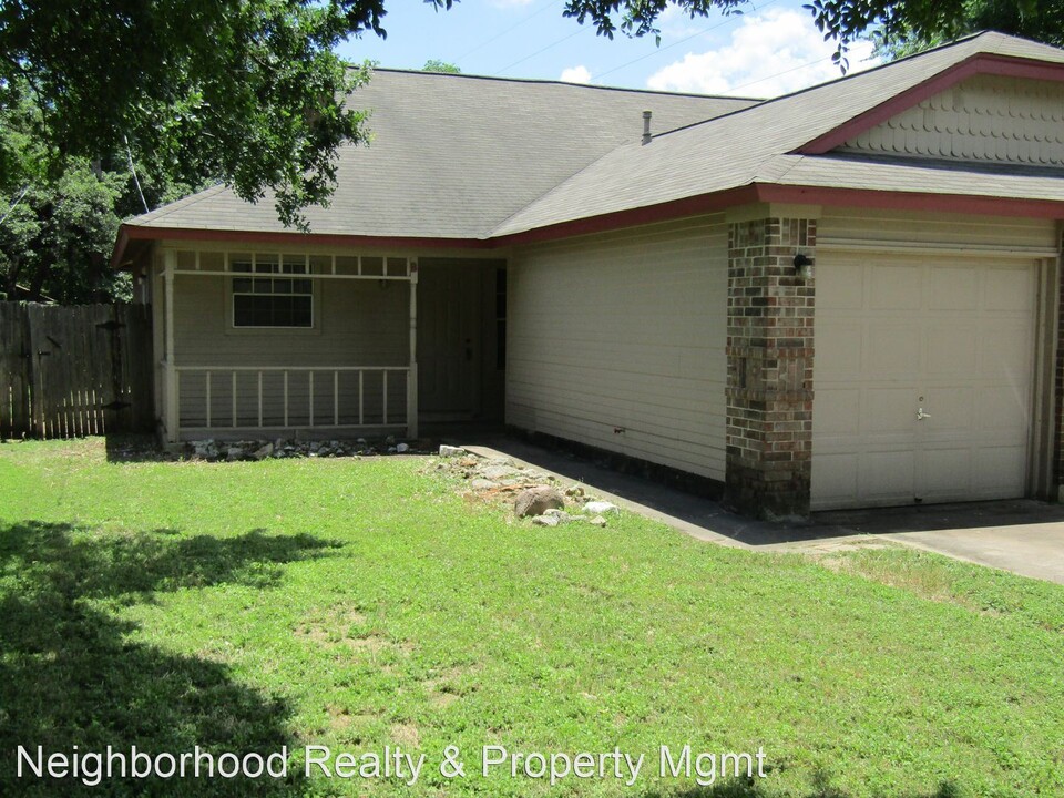 12001 Arrowwood Dr in Austin, TX - Building Photo