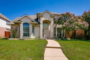 7902 Thorneywood Rd in Plano, TX - Building Photo