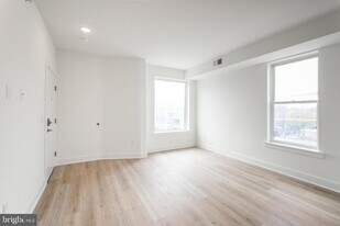 4324 Lancaster Ave in Philadelphia, PA - Building Photo