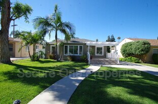16823 Otsego St in Los Angeles, CA - Building Photo