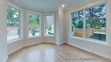 104-106 Warren St., Unit 2 in Boston, MA - Foto de edificio - Building Photo