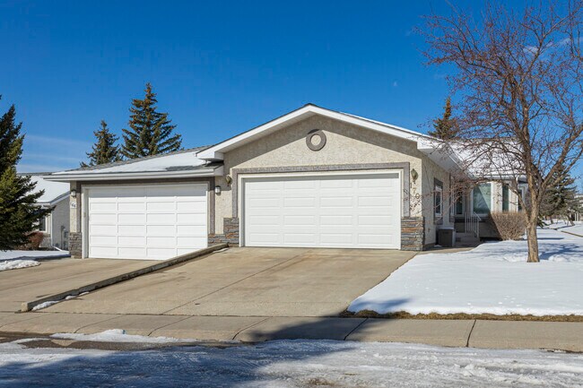 Arbour Cliff in Calgary, AB - Building Photo - Building Photo