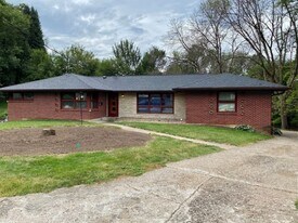 1510 Del Matro Ct in Windsor Heights, IA - Building Photo