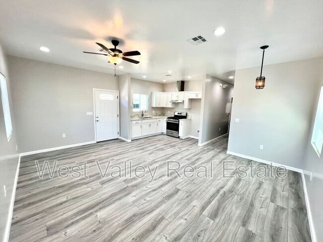 307 Jackson St in Taft, CA - Building Photo - Building Photo