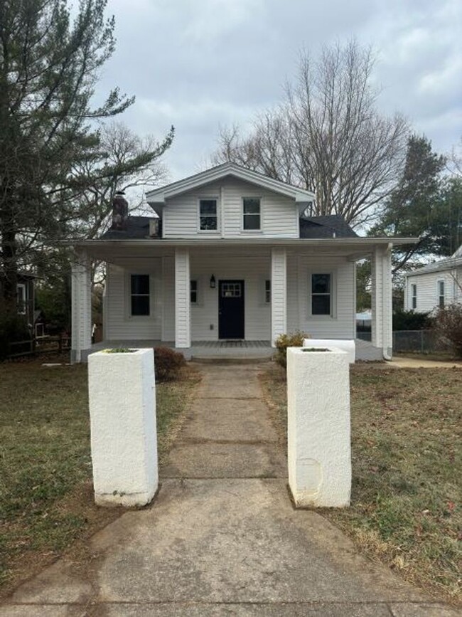 property at 2414 Crest Rd