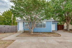 312 Mockingbird Ln in Denton, TX - Building Photo