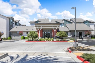 Tesoro Apartments in Manteca, CA - Foto de edificio - Building Photo