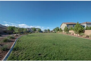 8710 Glen Echo Ave in Las Vegas, NV - Building Photo - Building Photo