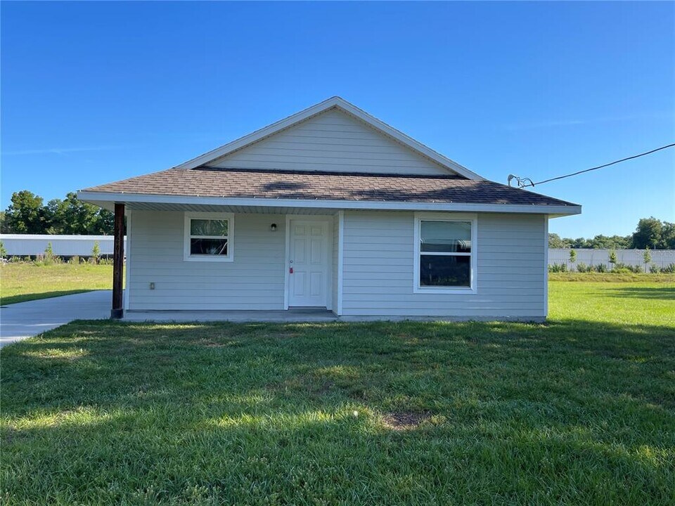 8283 E Rosko Ct in Floral City, FL - Building Photo