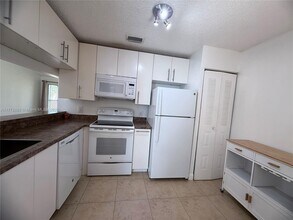 991 Coral Club Dr in Coral Springs, FL - Building Photo - Building Photo