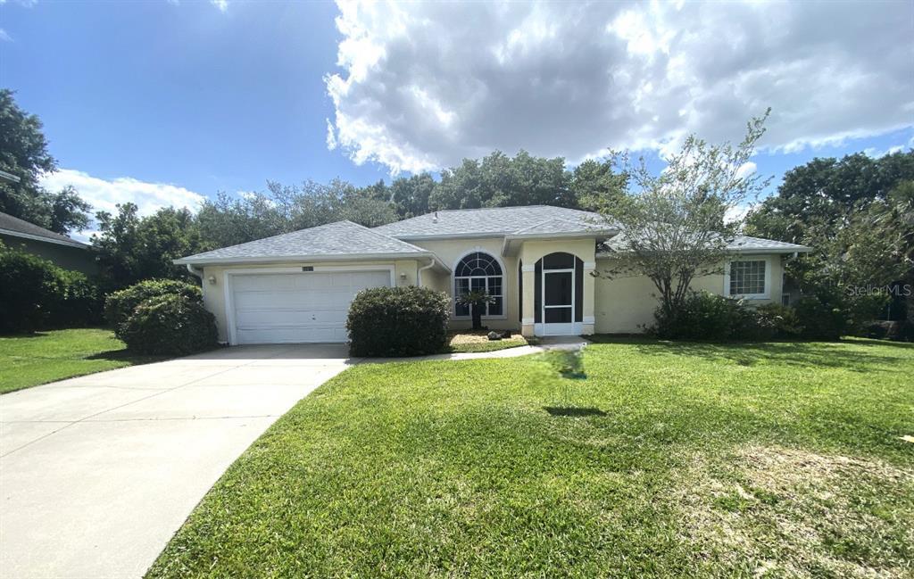 39913 Sun Glo Ct in Lady Lake, FL - Building Photo