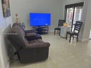 1544 Springside Dr in Weston, FL - Foto de edificio - Building Photo