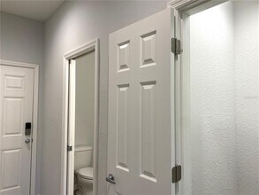 1050 Grantham Dr in Sarasota, FL - Building Photo - Building Photo