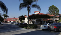 Magnolia Grand in Riverside, CA - Foto de edificio - Building Photo