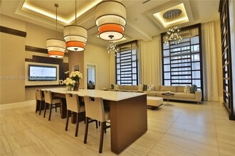 2000 Salzedo St in Coral Gables, FL - Foto de edificio - Building Photo