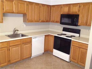 380 Hitchcock Rd in Waterbury, CT - Building Photo - Building Photo