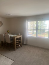 401 W Main St, Unit B in East Earl, PA - Foto de edificio - Building Photo