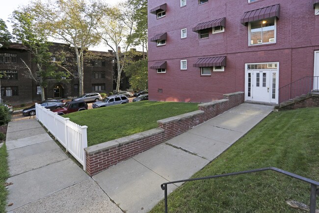 5858 Alderson Street in Pittsburgh, PA - Building Photo - Building Photo