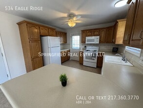 534 Eagle Ridge Dr in Chatham, IL - Building Photo - Building Photo