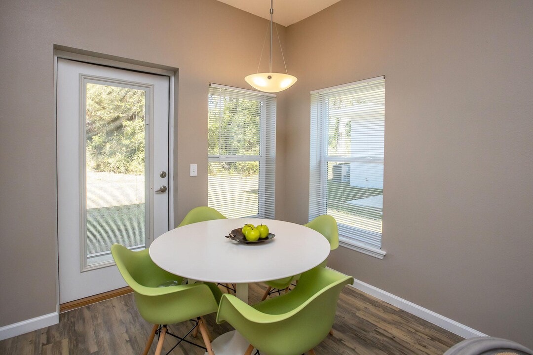 Greyes Place in Crawfordville, FL - Building Photo