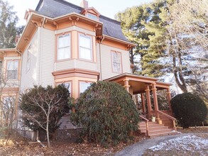 53 Crescent Ave, Unit 53 Crescent Ave. in Newton, MA - Building Photo - Building Photo