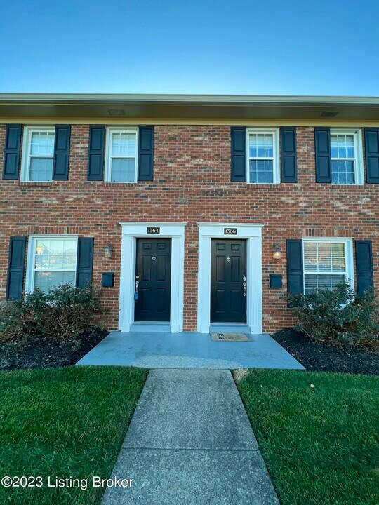 1364 Herr Ln in Louisville, KY - Building Photo